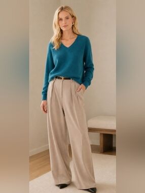 Neiman Marcus Cashmere Collection Blue V-Neck Cashmere Sweater Pullover M